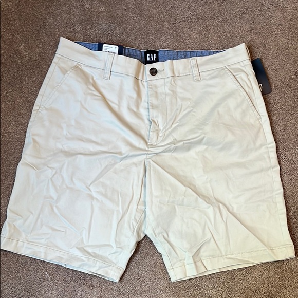 Men’s GAP Cream Lightweight Shorts - Picture 1 of 3